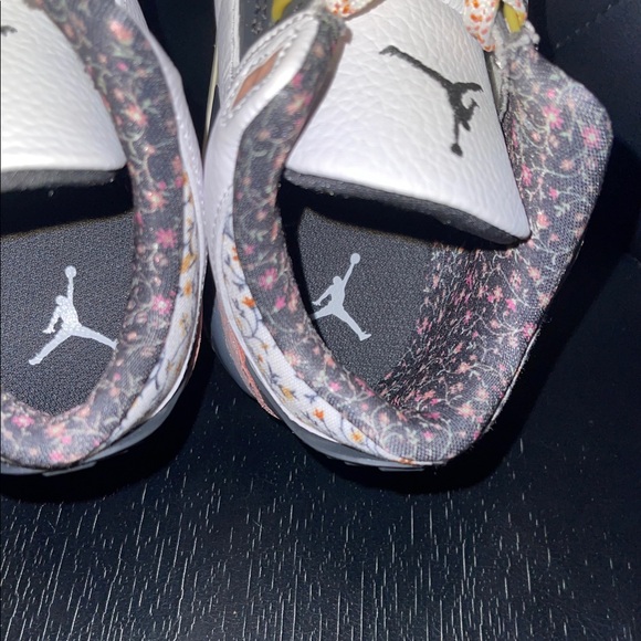 Jordan 3 Retro Big kids Sneakers in White and Pink Vintage Floral. Brand New‼️ - Picture 7 of 11